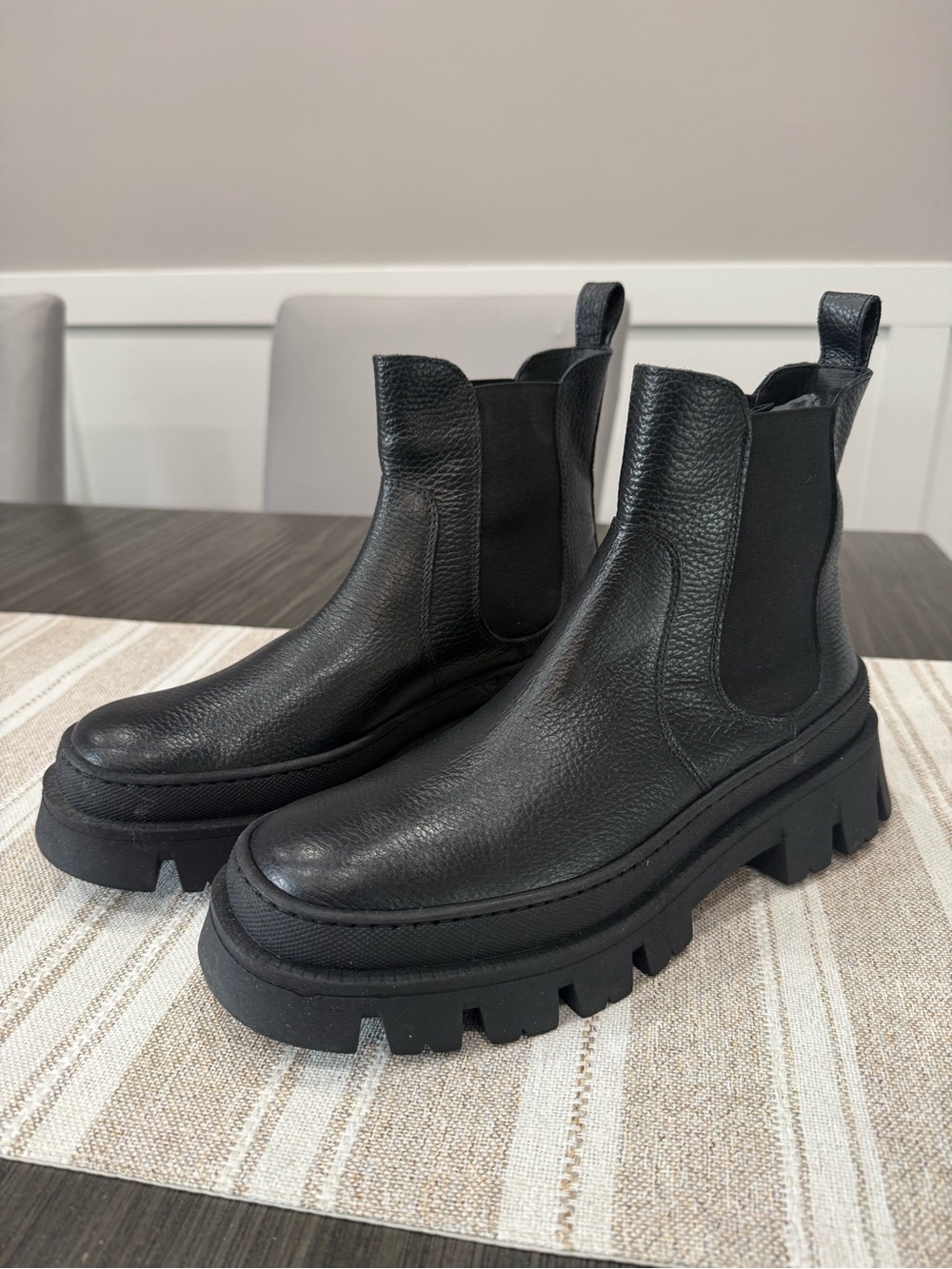 L'INTERVALLE Black Leather Chelsea Lug Boots